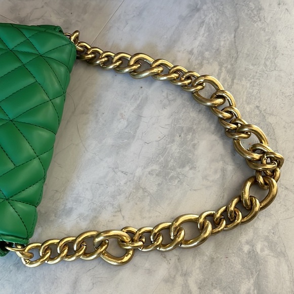 Zara   EUC   Green quilted shoulder bag Poly large chain strap   full front flap - Picture 10 of 11
